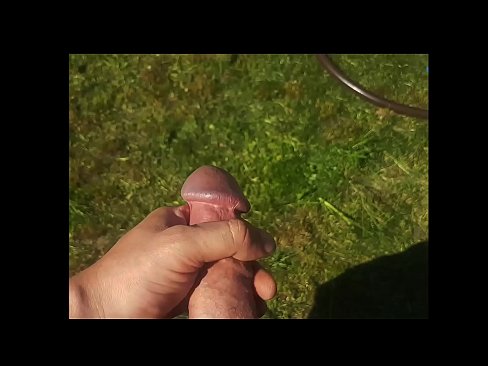 ❤️ A boazona fica com a rata rosa fodida e ejacula com um esguicho num jardim de Verão ❤❌ Sexo superior em porno pt.dewporn.ru ️❤
